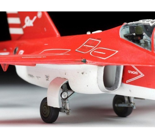 Сборная модель ZVEZDA Российский пилотажный самолет Як-130, 1/72