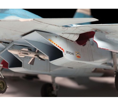 Сборная модель ZVEZDA Российский палубный истребитель Су-33, 1/72