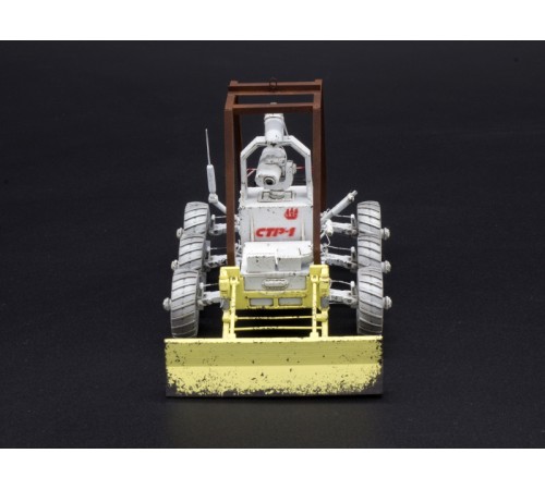 Сборная модель Red Iron Models Сервисно-транспортный робот СТР-1, 1/35