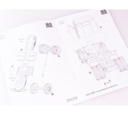 Сборная модель AVD МАЗ-200В с полуприцепом МАЗ-5215, 1/43
