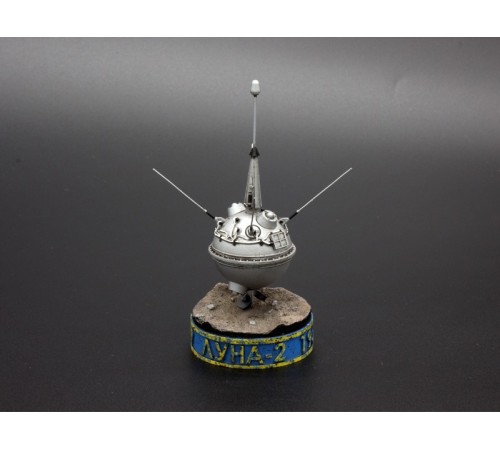 Сборная модель Red Iron Models Советская АМС Луна-2, 1/35