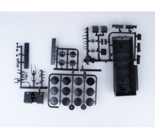 Сборная модель AVD ГТ-СМ гусеничный транспортёр (KIT), 1/43