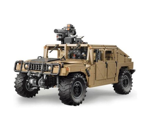 Конструктор CADA военный бронированный автомобиль HumVee 1/8 (3935 деталей)