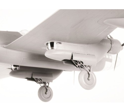 Сборная модель ZVEZDA Советский тяжелый бомбардировщик ТБ-7, 1/72