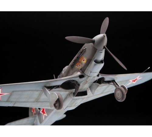 Сборная модель ZVEZDA Советский истребитель Як-9Д, 1/48