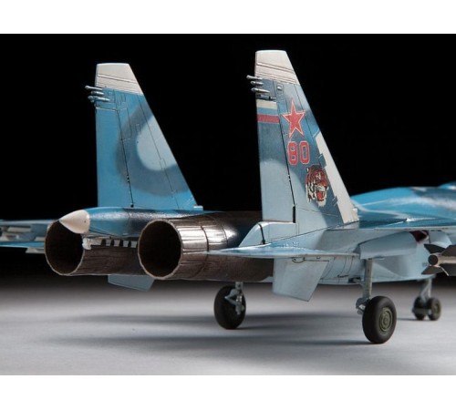 Сборная модель ZVEZDA Российский палубный истребитель Су-33, 1/72