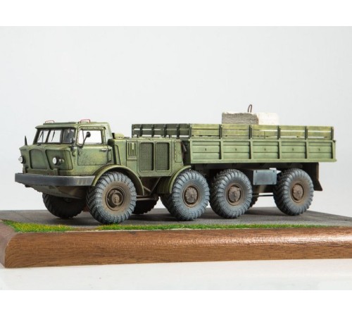 Сборная модель AVD ЗИЛ-135ЛМ бортовой, 1/43