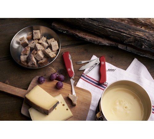 Нож перочинный VICTORINOX Cheese Master, 111 мм, 8 функций, с фиксатором лезвия, красный