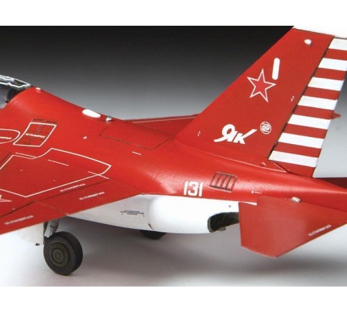 Сборная модель ZVEZDA Российский пилотажный самолет Як-130, 1/72