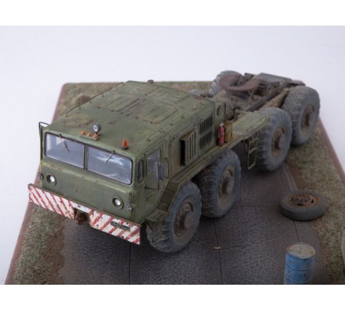 Сборная модель AVD МАЗ-537 с полуприцепом ЧМЗАП-5247Г, 1/43
