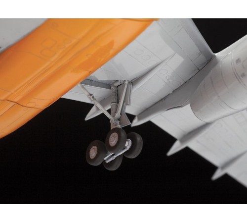 Сборная модель ZVEZDA Грузовой самолет нового поколения Ту-204-100С, 1/144