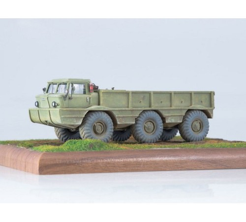 Сборная модель AVD Вездеход-Амфибия ЗИЛ-132П, 1/43