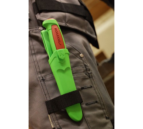 Нож Morakniv Basic 546 лимитированный 2024 нержавеющая сталь, пласт. ручка (зеленая) терракотовая вставка, 14282