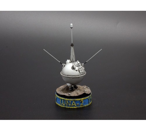 Сборная модель Red Iron Models Советская АМС Луна-2, 1/35