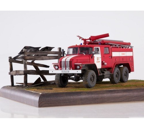 Сборная модель AVD Пожарная цистерна АЦ-40 (4320) ПМ-102В, 1/43