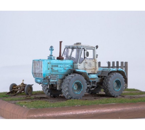 Сборная модель AVD Трактор Т-150К, 1/43