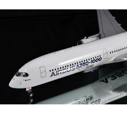 Сборная модель ZVEZDA Пассажирский авиалайнер Аэробус А-350-1000, 1/144