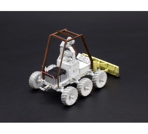 Сборная модель Red Iron Models Сервисно-транспортный робот СТР-1, 1/35