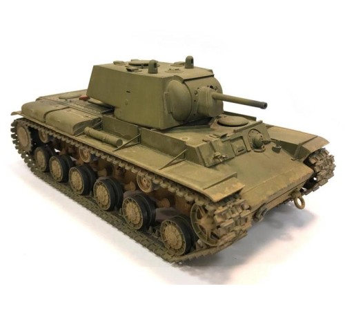 Сборная модель ZVEZDA Советский тяжелый танк образца 1940 г. с пушкой Л-11 КВ-1, 1/35