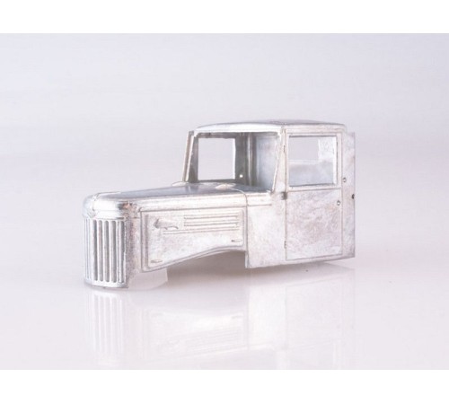 Сборная модель AVD МАЗ-200В с полуприцепом МАЗ-5215, 1/43