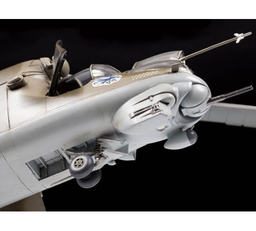 Сборная модель ZVEZDA Советский ударный вертолет Ми-24В/ВП, 1/48
