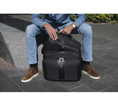 Мобильный офис WENGER Patriot с чехлом для ноутбука 15,6'', черный, 100% полиэстер 43х41х31 см, 25 л
