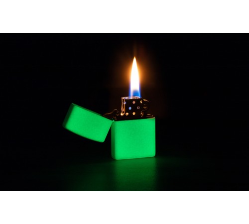 Зажигалка ZIPPO Classic с покрытием Glow In The Dark, латунь/сталь, белая, матовая, 38x13x57 мм