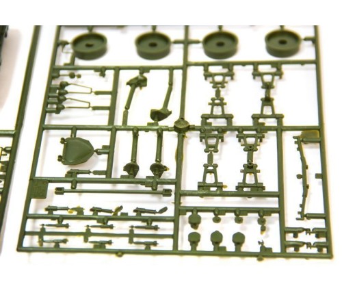 Сборная модель ZVEZDA Российский бронетранспортер БТР-80А, 1/35