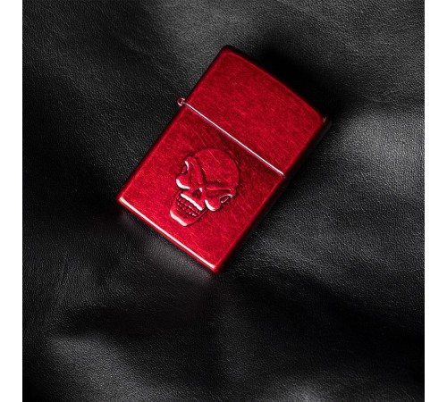 Зажигалка ZIPPO Doom с покрытием Candy Apple Red, латунь/сталь, красная, глянцевая, 38x13x57 мм
