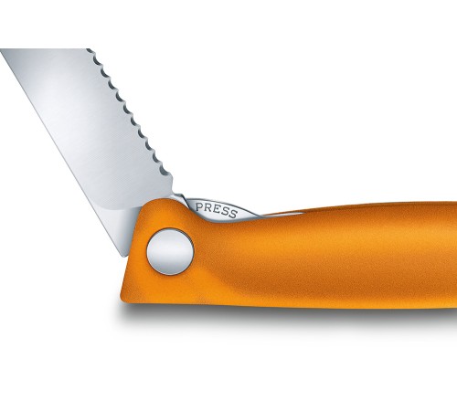 Нож для овощей VICTORINOX SwissClassic, складной, лезвие 11 см с волнистой кромкой, оранжевый