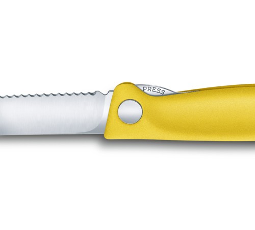 Нож для овощей VICTORINOX SwissClassic, складной, лезвие 11 см с волнистой заточкой, жёлтый