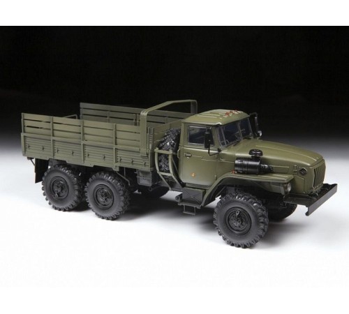 Сборная модель ZVEZDA Российский армейский грузовик Урал-4320, 1/35