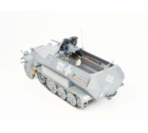 Сборная модель ZVEZDA Немецкий бронетранспортер Sd.Kfz.251/10 AUSF B с 37мм орудием «Ханомаг», 1/35
