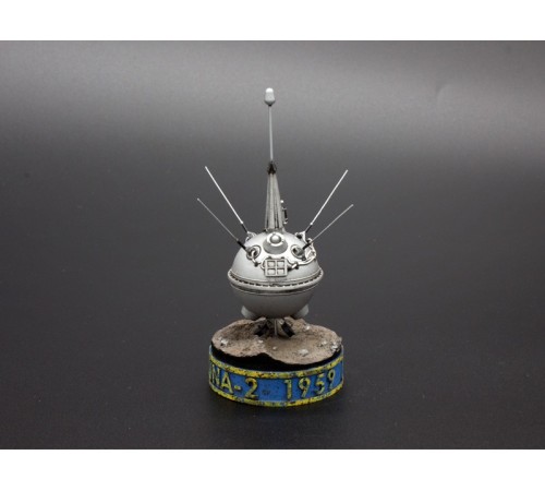 Сборная модель Red Iron Models Советская АМС Луна-2, 1/35