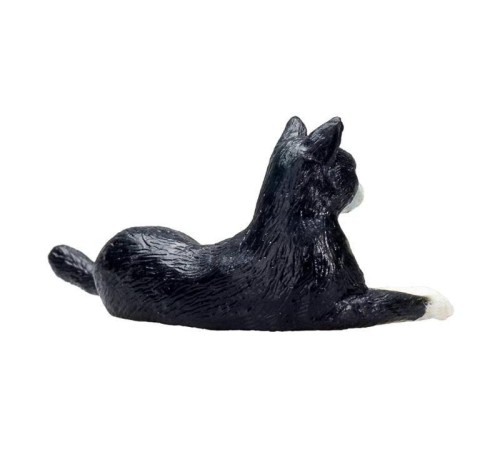 Фигурка KONIK Кошка, черно-белая (лежащая)