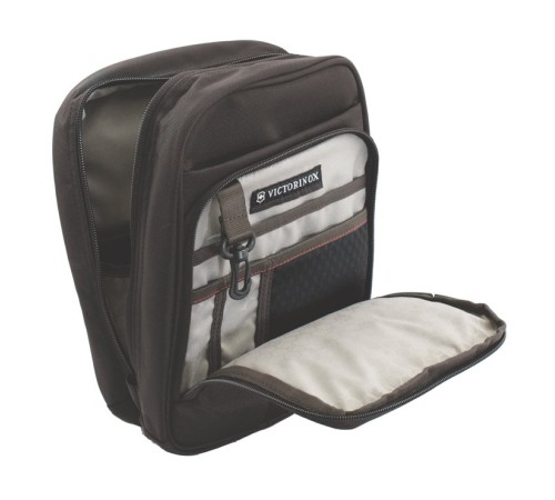 Сумка VICTORINOX Deluxe Travel Companion, с наплечными ремнями, чёрная, нейлон 800D, 21x10x27 см, 6л