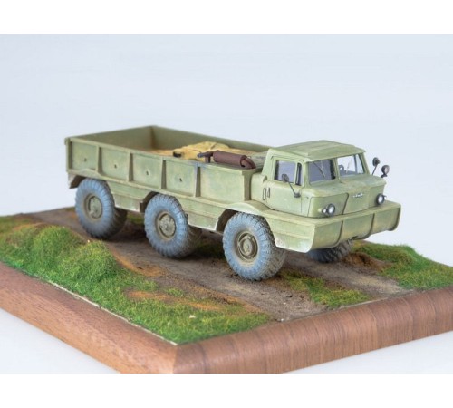 Сборная модель AVD Вездеход-Амфибия ЗИЛ-132П, 1/43