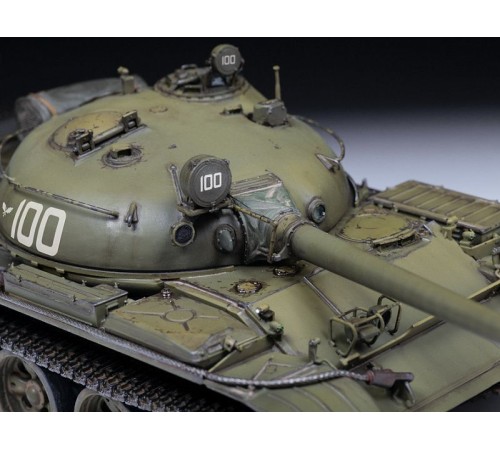 Сборная модель ZVEZDA Советский основной боевой танк Т-62, 1/35