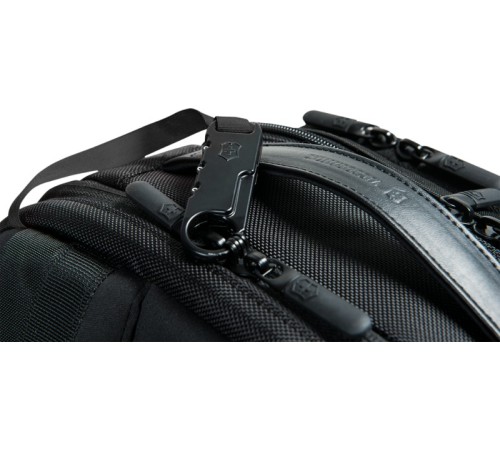 Рюкзак VICTORINOX Altmont Professional Essential Laptop 15'', чёрный, полиэфир, 34x27x43 см, 24 л