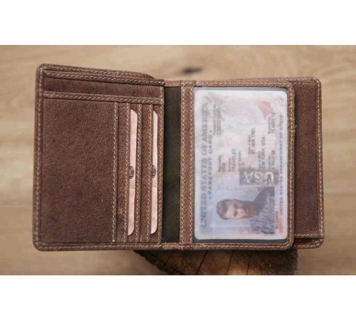 Бумажник KLONDIKE «Finn», натуральная кожа в коричневом цвете, 10 х 11,5 см