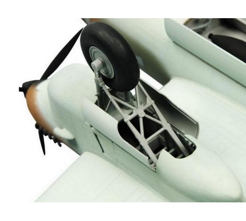 Сборная модель ZVEZDA Советский дальний бомбардировщик ПЕ-8, 1/72
