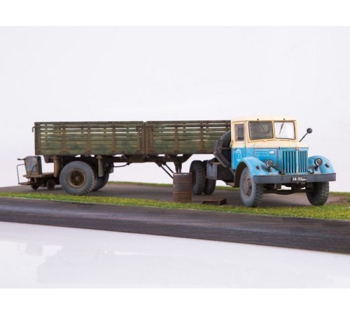 Сборная модель AVD МАЗ-200В с полуприцепом МАЗ-5215, 1/43