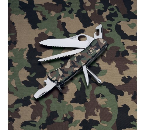 Нож перочинный VICTORINOX Trailmaster One Hand, 111 мм, 12 функций, с фиксатором лезвия, камуфляж