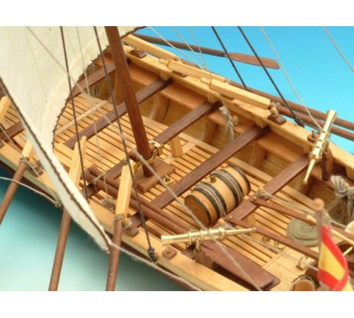 Сборная деревянная модель капитанской шлюпки корабля Artesania Latina SANTISIMA TRINIDAD, 1/50