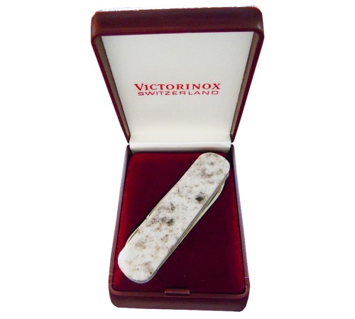 Нож-брелок VICTORINOX Bethel White, коллекционный, 74 мм, 4 функции, рукоять из натурального камня