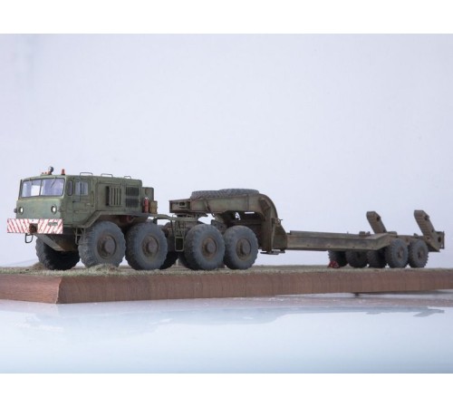 Сборная модель AVD МАЗ-537 с полуприцепом ЧМЗАП-5247Г, 1/43