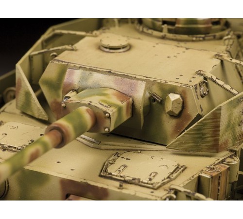 Сборная модель ZVEZDA Немецкий средний танк T-IV (H), 1/35