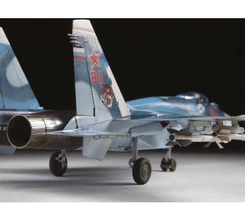Сборная модель ZVEZDA Российский палубный истребитель Су-33, 1/72