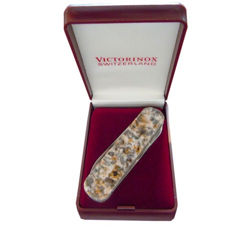 Нож-брелок VICTORINOX Baltic Brown, коллекционный, 74 мм, 4 функции, рукоять из натурального камня