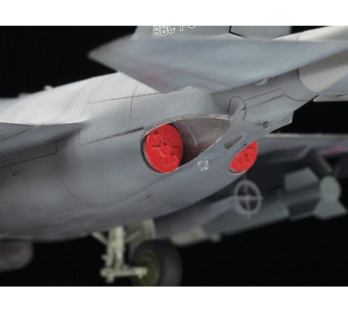 Сборная модель ZVEZDA Российский лёгкий бомбардировщик Як-130, 1/48